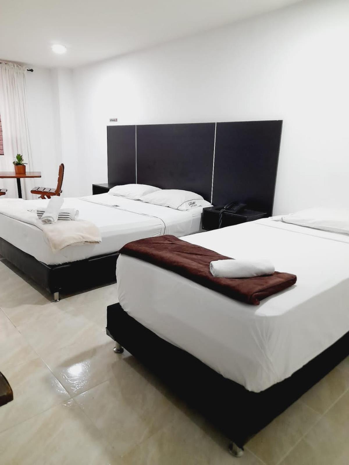 Hotel Saint John 메딜린 외부 사진