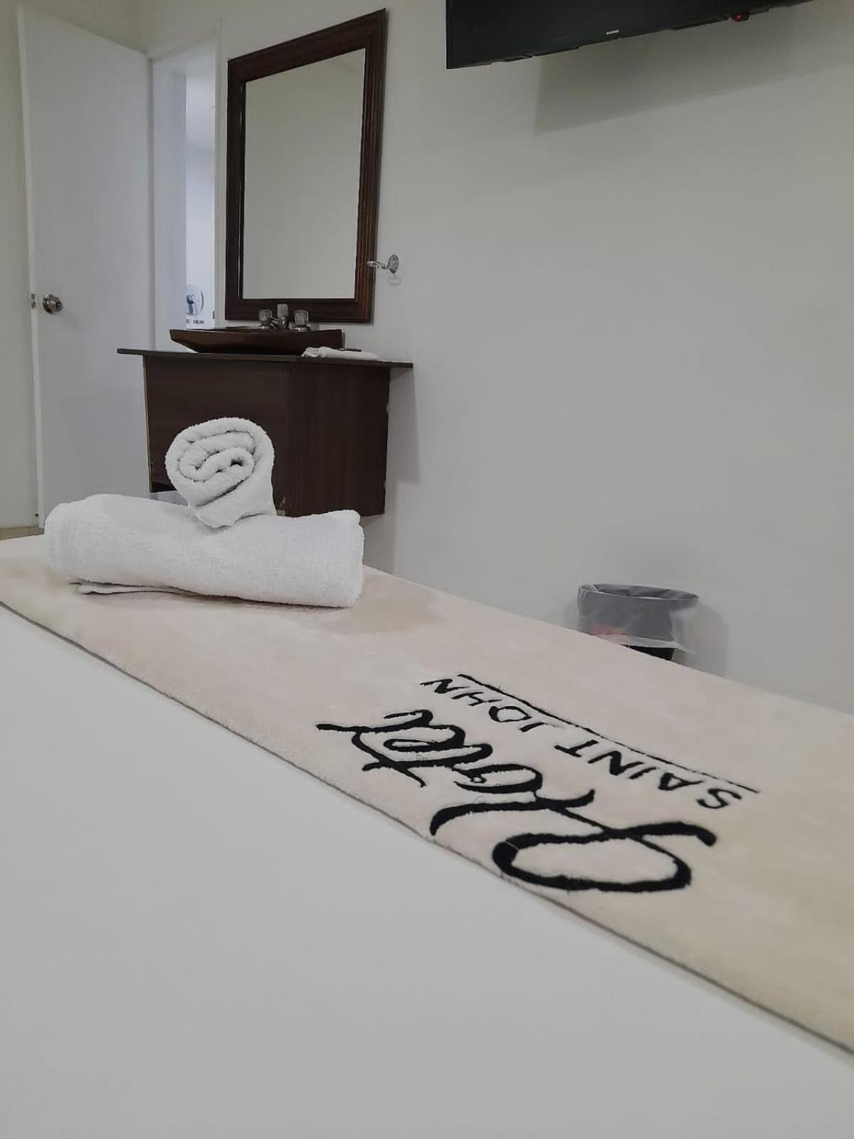 Hotel Saint John 메딜린 외부 사진