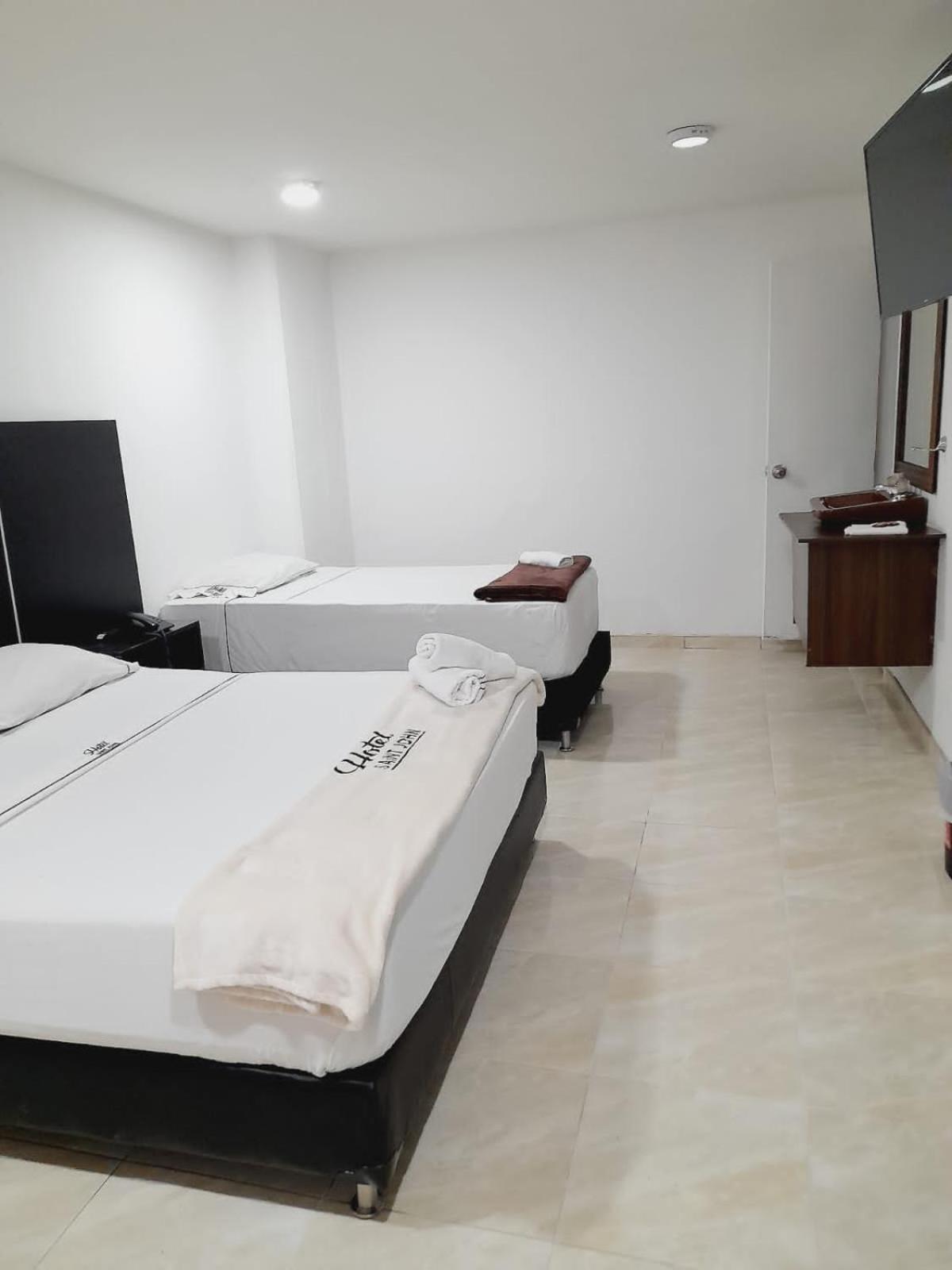 Hotel Saint John 메딜린 외부 사진
