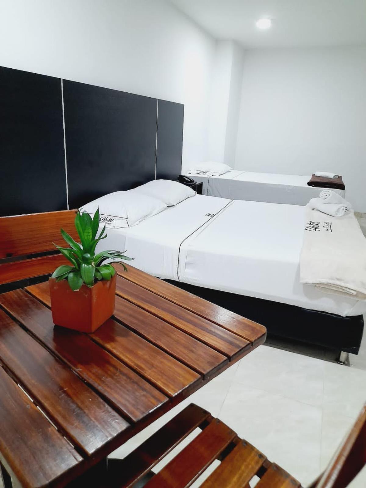 Hotel Saint John 메딜린 외부 사진