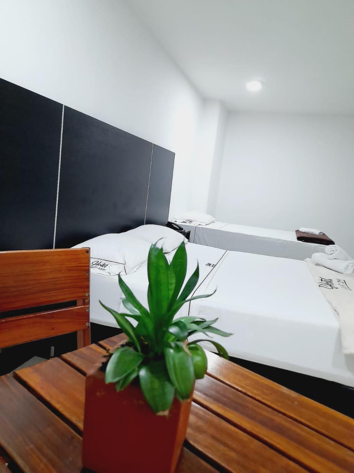 Hotel Saint John 메딜린 외부 사진