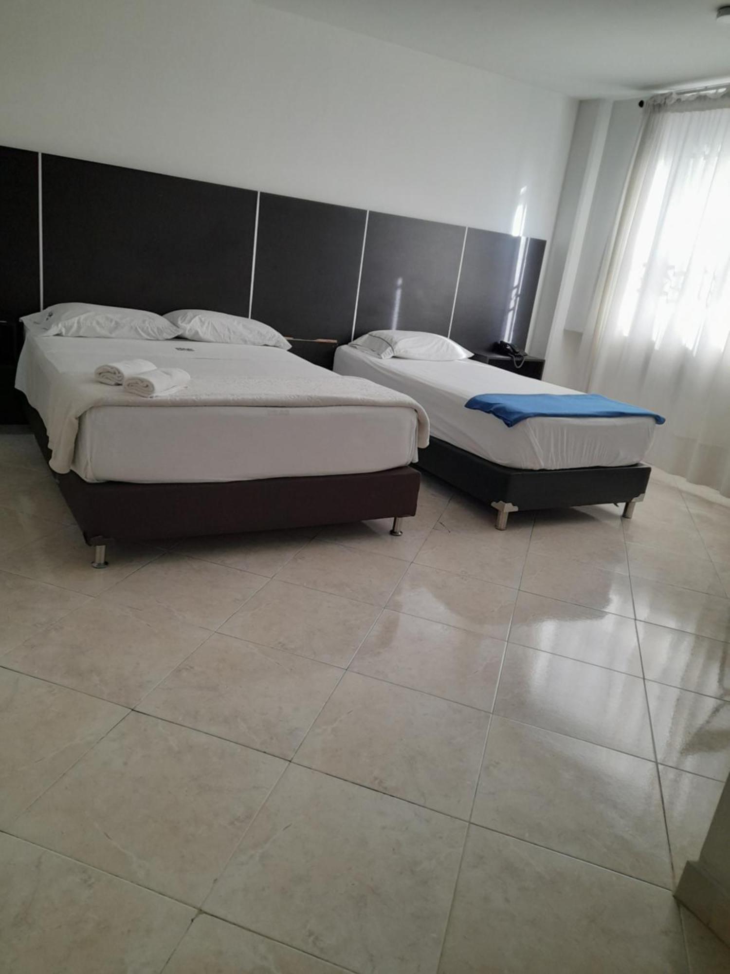 Hotel Saint John 메딜린 외부 사진