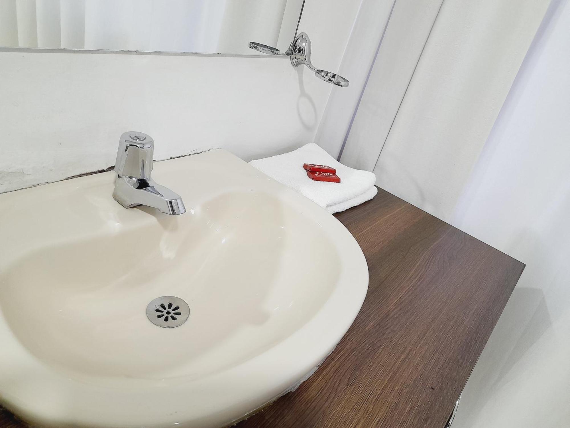 Hotel Saint John 메딜린 외부 사진