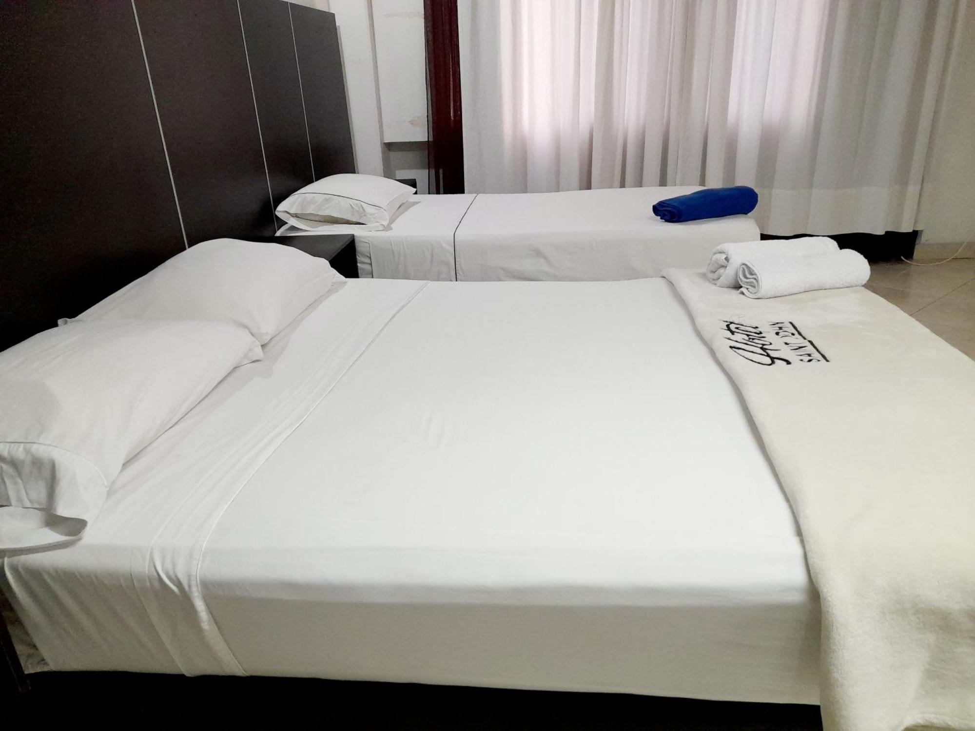 Hotel Saint John 메딜린 외부 사진