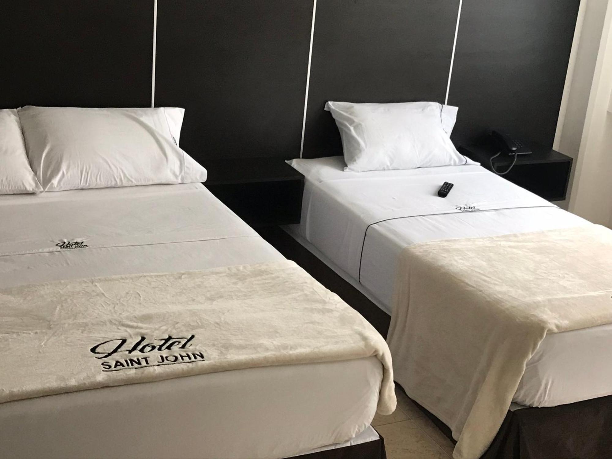 Hotel Saint John 메딜린 외부 사진