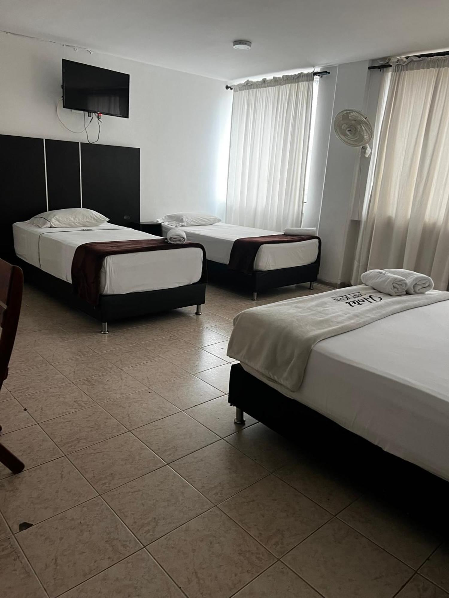Hotel Saint John 메딜린 외부 사진