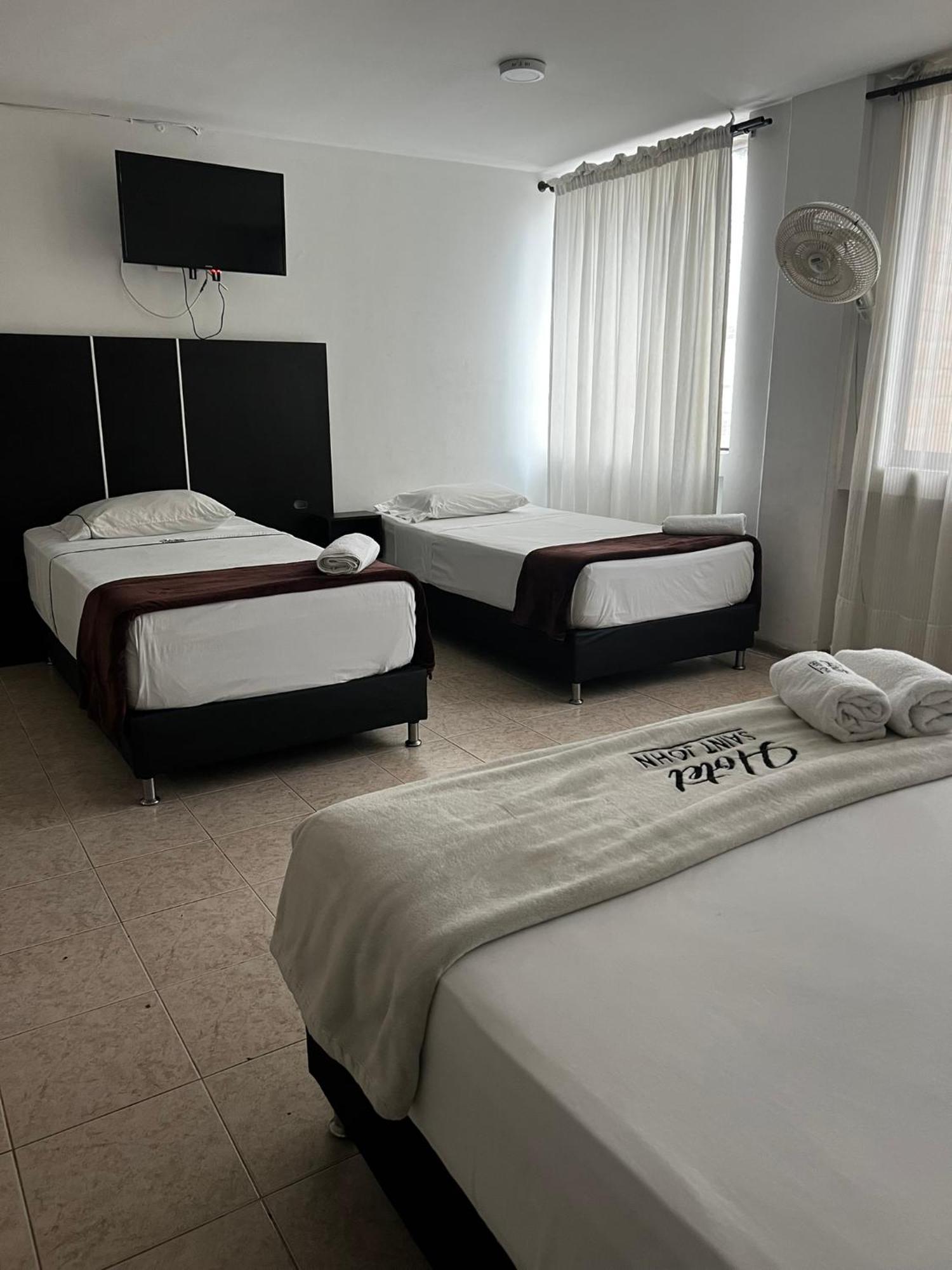 Hotel Saint John 메딜린 외부 사진