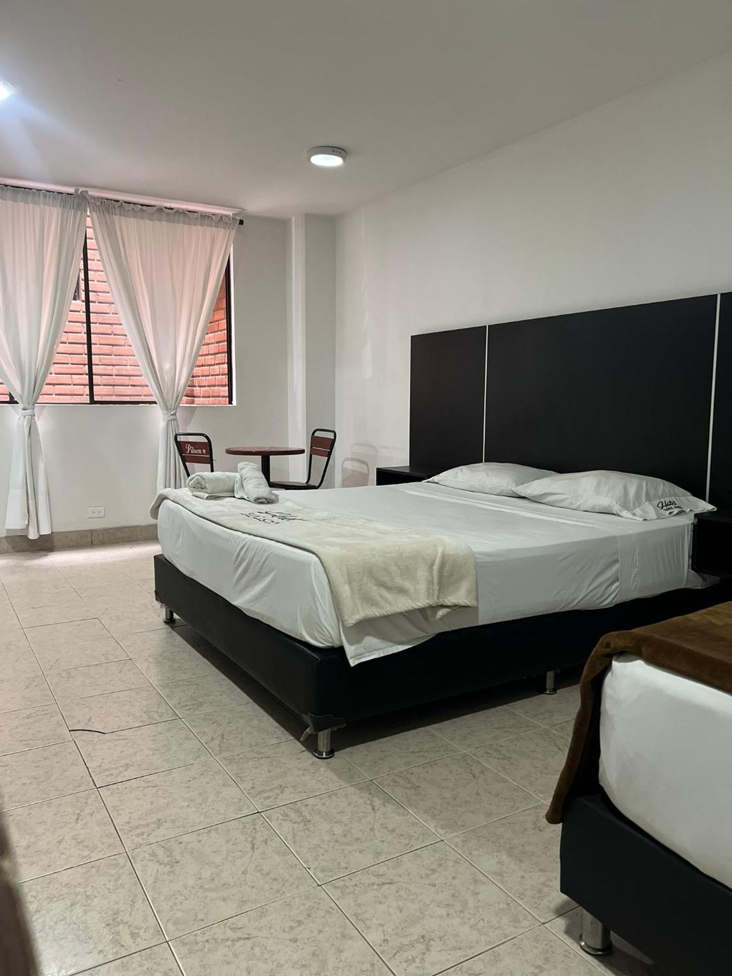 Hotel Saint John 메딜린 외부 사진