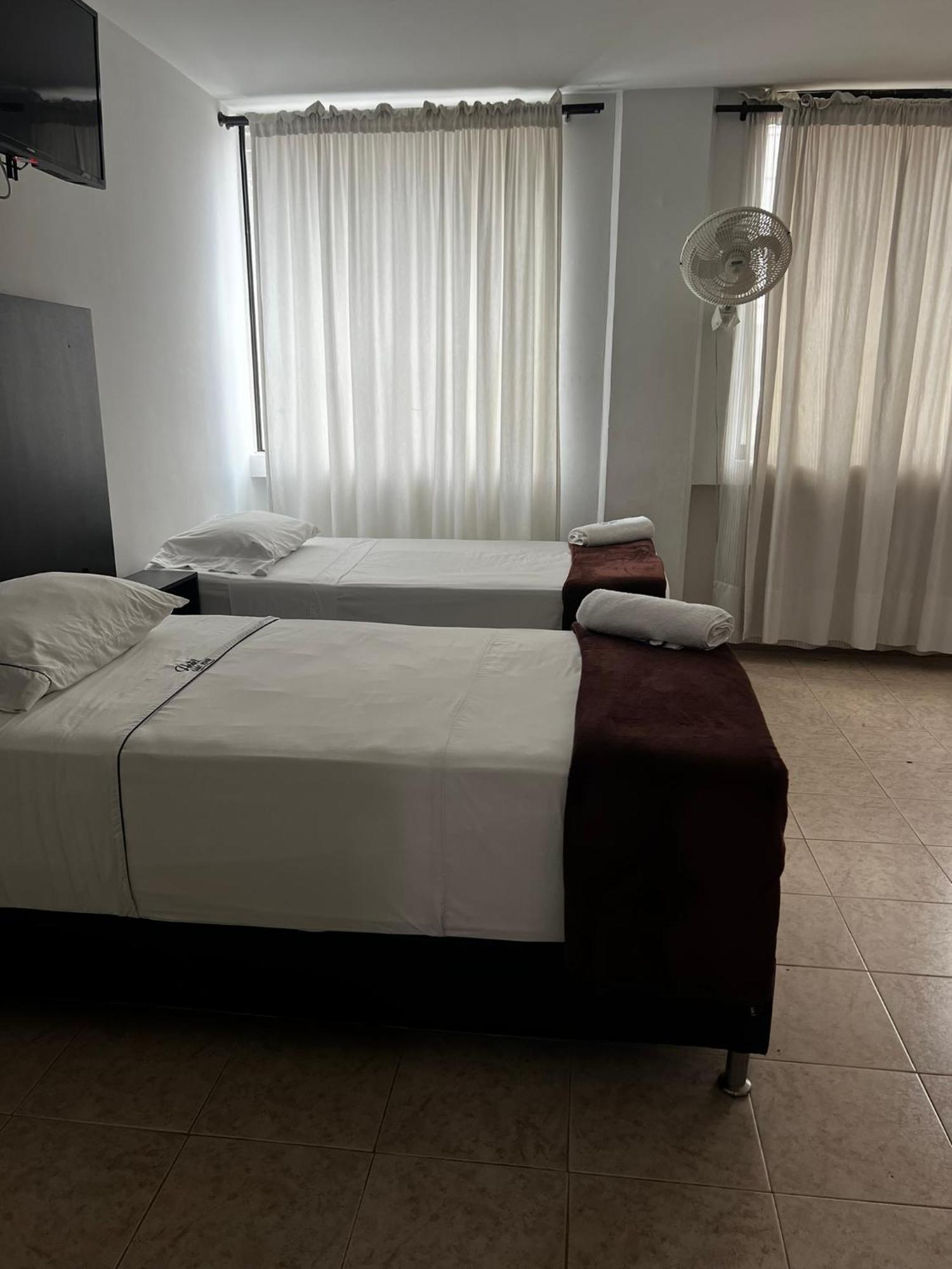 Hotel Saint John 메딜린 외부 사진