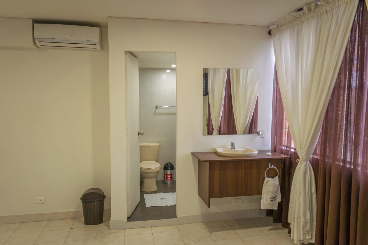 Hotel Saint John 메딜린 외부 사진