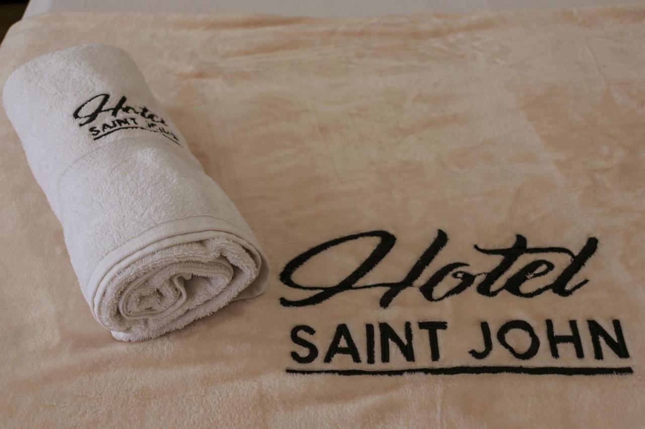 Hotel Saint John 메딜린 외부 사진