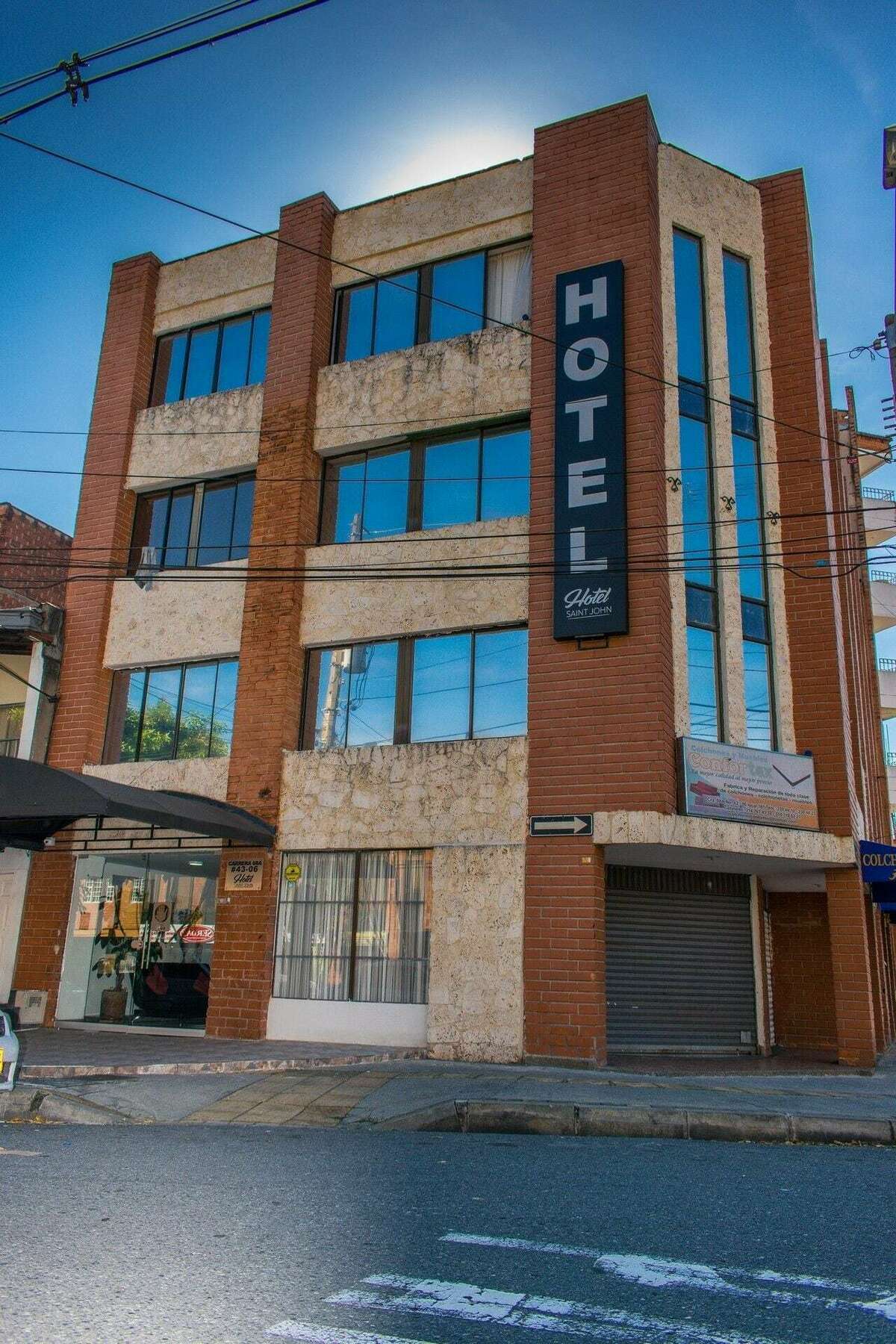 Hotel Saint John 메딜린 외부 사진